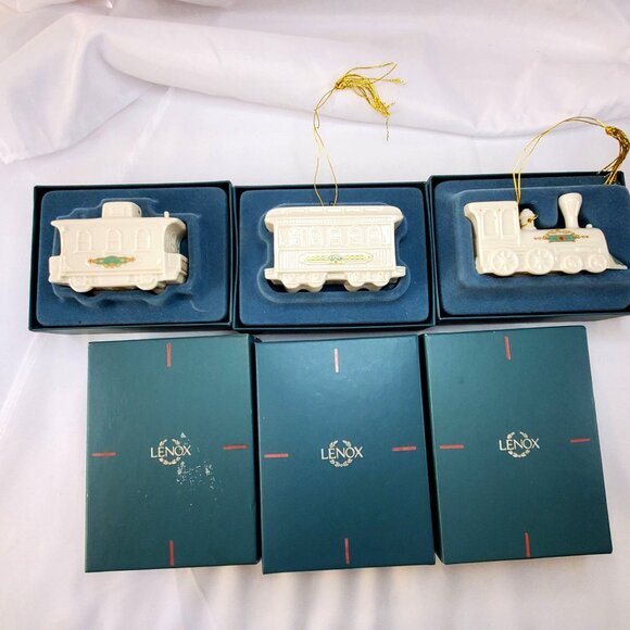 LENOX 1989,90, Yuletide Express Locomotive Train, Passenger Car & Dining Car - Picture 8 of 12